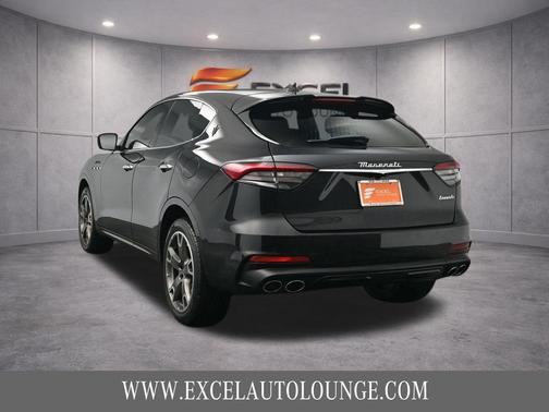 Nero Ribelle Metallic 2023 Maserati Levante Modena