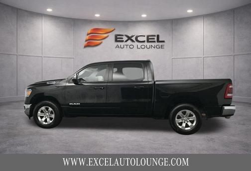 Diamond Black Crystal Pearlcoat 2024 RAM 1500 Laramie