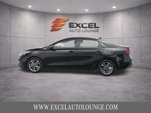 Aurora Black 2024 Kia Forte LXS