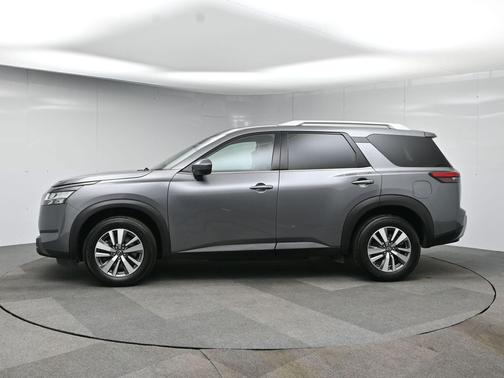 2022 Nissan Pathfinder SL 4WD