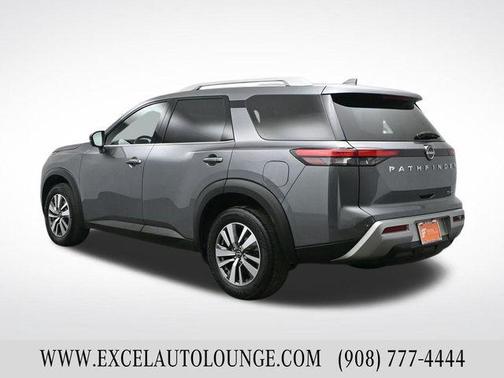 2022 Nissan Pathfinder SL 4WD