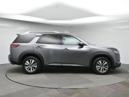 2022 Nissan Pathfinder SL 4WD