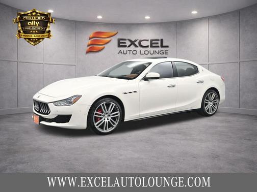 Bianco 2019 Maserati Ghibli S Q4