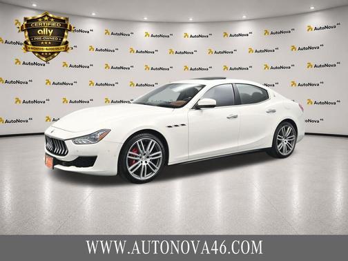 Bianco 2019 Maserati Ghibli S Q4