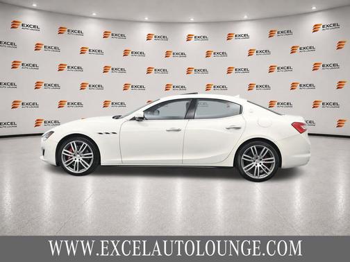 Bianco 2019 Maserati Ghibli S Q4