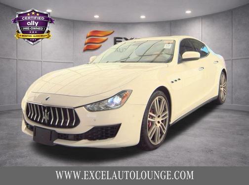 Bianco 2019 Maserati Ghibli S Q4