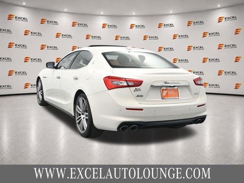 Bianco 2019 Maserati Ghibli S Q4