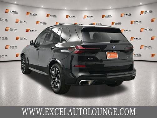 Black Sapphire Metallic 2024 BMW X5 xDrive40i