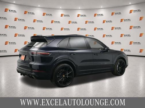 Moonlight Blue Metallic 2021 Porsche Cayenne Turbo