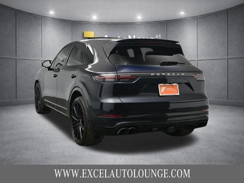Moonlight Blue Metallic 2021 Porsche Cayenne Turbo