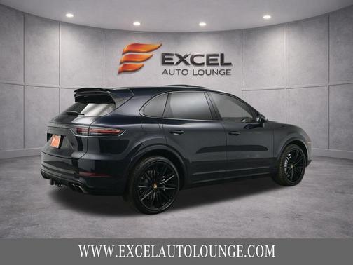 Moonlight Blue Metallic 2021 Porsche Cayenne Turbo