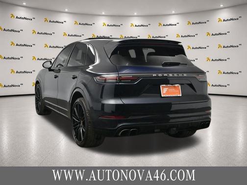 Moonlight Blue Metallic 2021 Porsche Cayenne Turbo