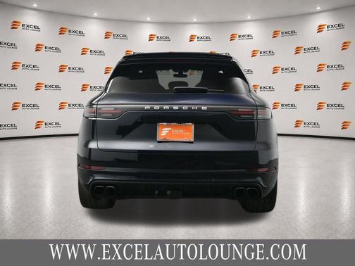 Moonlight Blue Metallic 2021 Porsche Cayenne Turbo