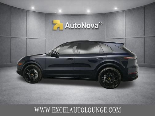 Moonlight Blue Metallic 2021 Porsche Cayenne Turbo