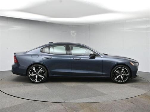 2024 Volvo S60 B5 Core Dark Theme