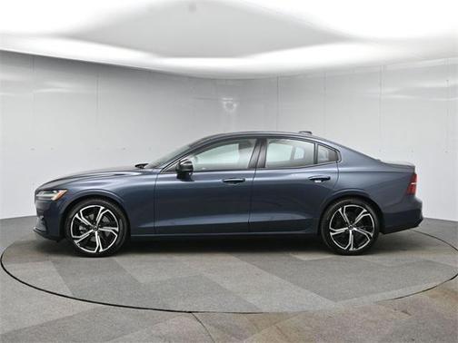 2024 Volvo S60 B5 Core Dark Theme