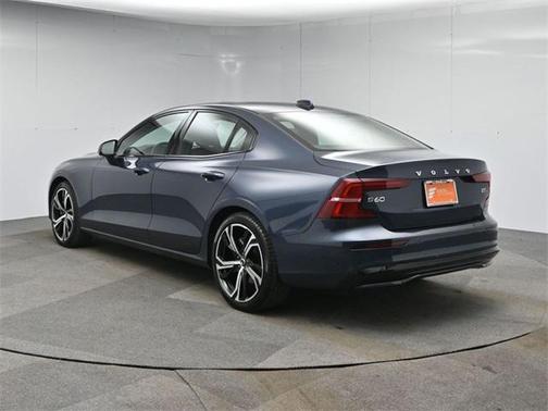2024 Volvo S60 B5 Core Dark Theme