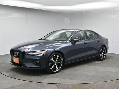2024 Volvo S60 B5 Core Dark Theme
