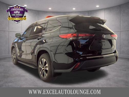 Midnight Black Metallic 2022 Toyota Highlander XLE