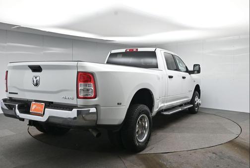 2024 RAM 3500 Big Horn Crew Cab 4x4 8' Box