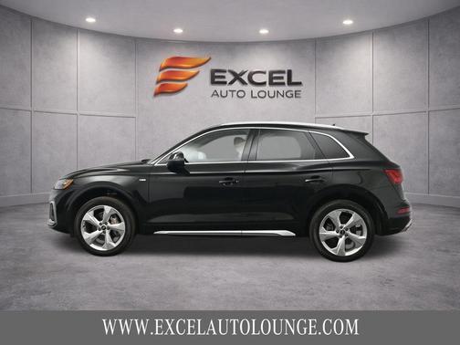 Mythos Black Metallic 2023 Audi Q5 45 S line Premium Plus