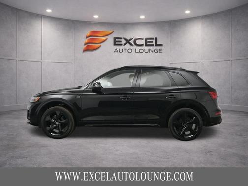 Mythos Black Metallic 2023 Audi Q5 45 S line Premium Plus