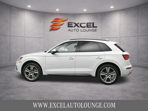 Glacier White Metallic 2019 Audi Q5 2.0T Premium Plus