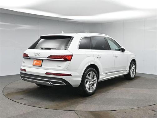 2024 Audi Q7 55 Premium Plus