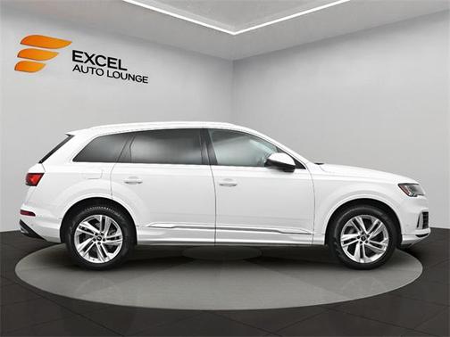 2024 Audi Q7 55 Premium Plus