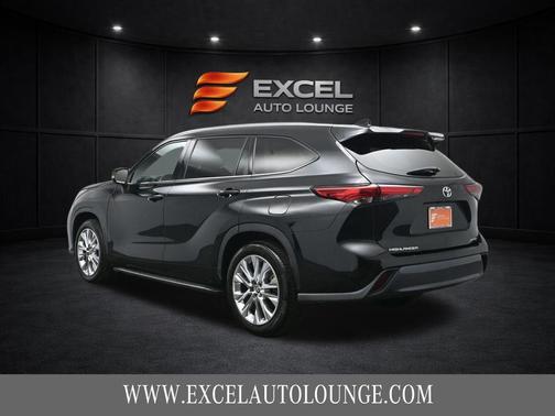 Midnight Black Metallic 2022 Toyota Highlander Limited
