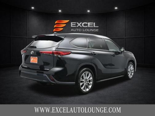 Midnight Black Metallic 2022 Toyota Highlander Limited