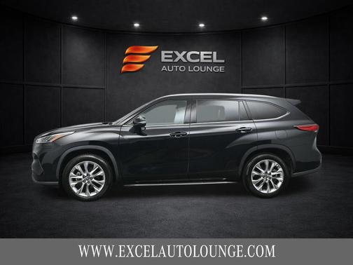 Midnight Black Metallic 2022 Toyota Highlander Limited