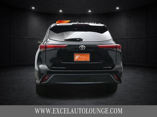 Midnight Black Metallic 2022 Toyota Highlander Limited