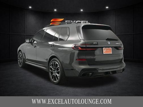 2023 BMW X7 M60i