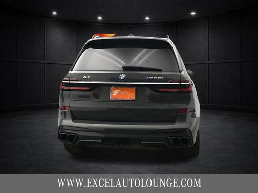 2023 BMW X7 M60i