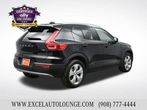 2022 Volvo XC40 T5 Momentum