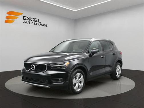 2022 Volvo XC40 T5 Momentum