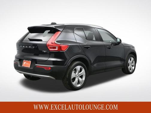 2022 Volvo XC40 T5 Momentum