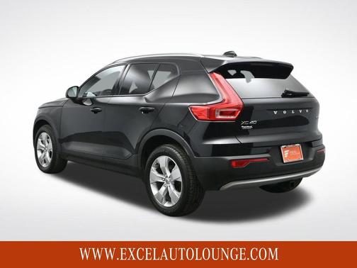 2022 Volvo XC40 T5 Momentum