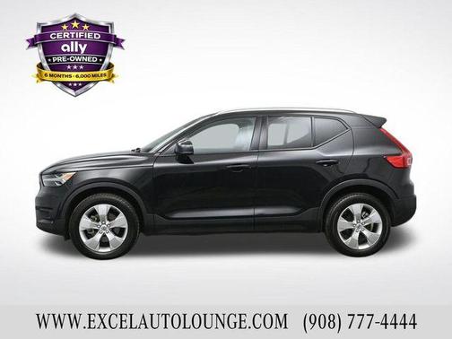 2022 Volvo XC40 T5 Momentum