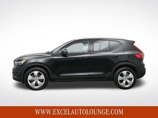 2022 Volvo XC40 T5 Momentum