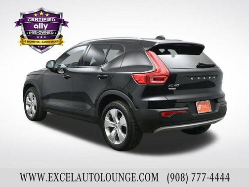 2022 Volvo XC40 T5 Momentum