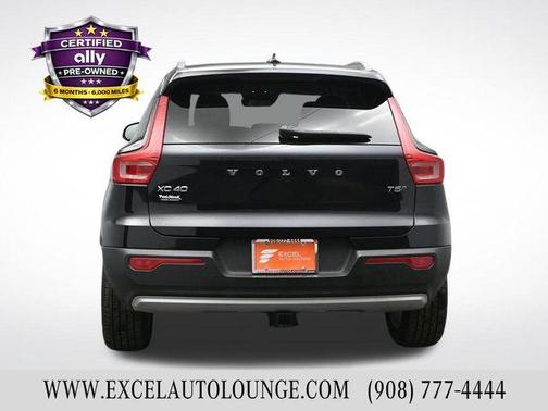 2022 Volvo XC40 T5 Momentum