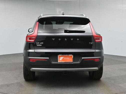 2022 Volvo XC40 T5 Momentum