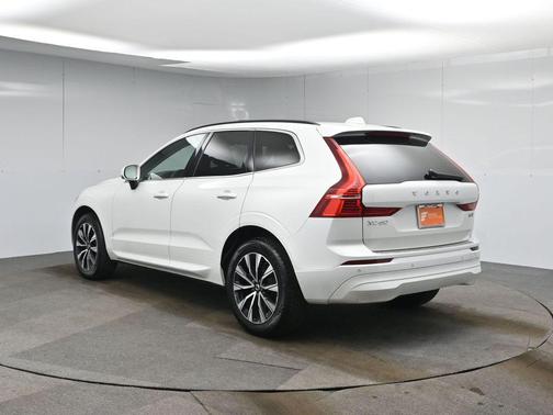 Crystal White Metallic 2023 Volvo XC60 B5 Core