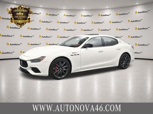 Bianco 2022 Maserati Ghibli Modena