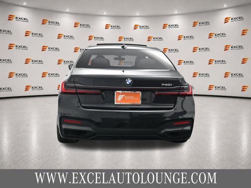 Black Sapphire Metallic 2022 BMW 740 i