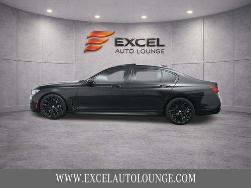 Black Sapphire Metallic 2022 BMW 740 i