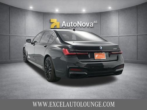 Black Sapphire Metallic 2022 BMW 740 i