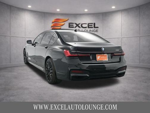 Black Sapphire Metallic 2022 BMW 740 i